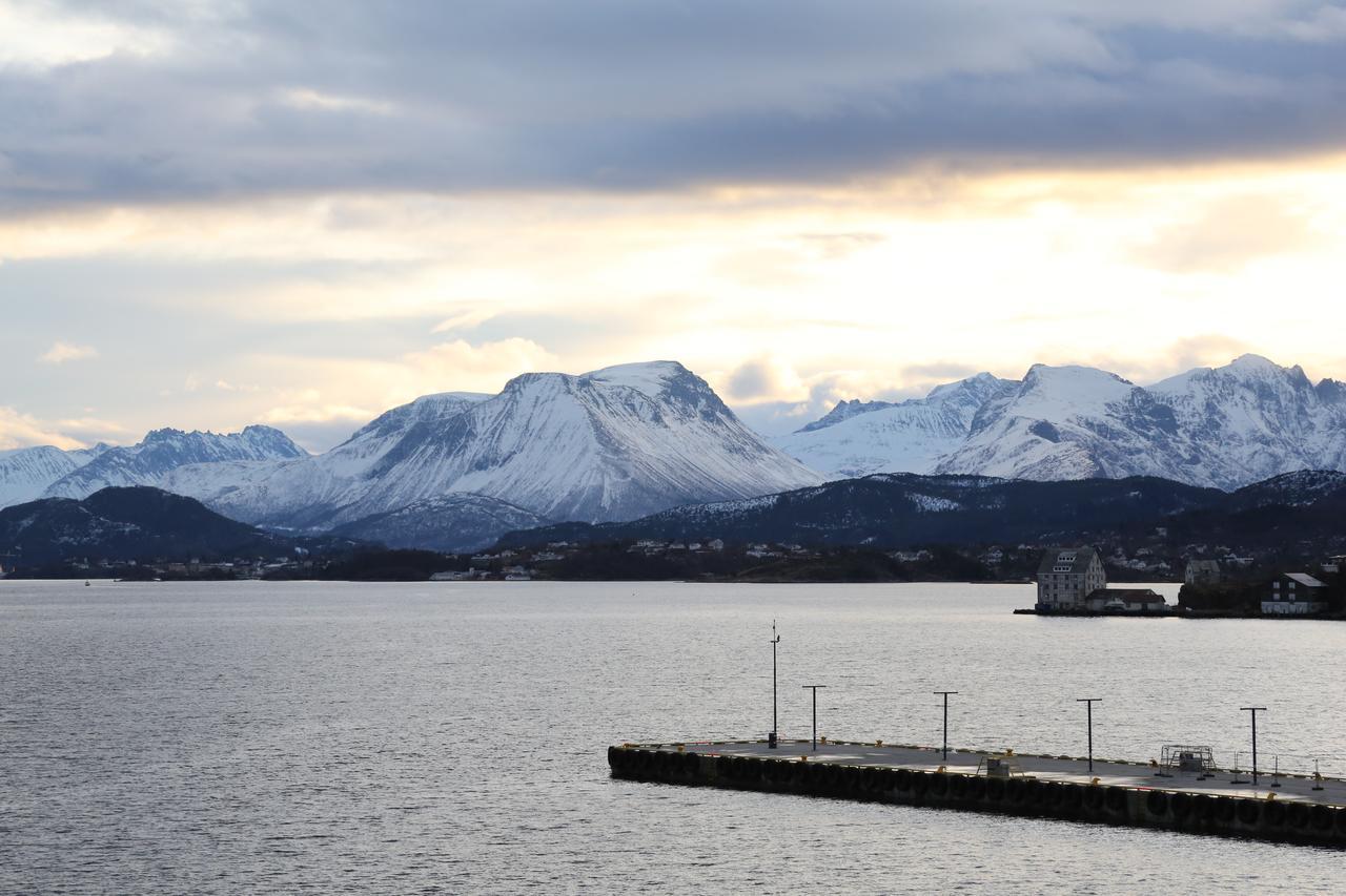 Four Monkeys Ålesund Exterior foto