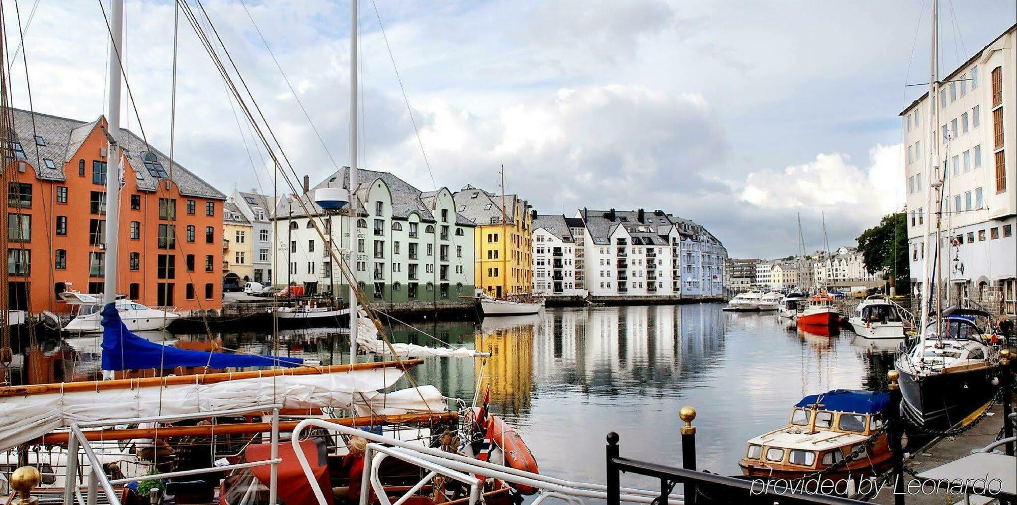 Four Monkeys Ålesund Exterior foto